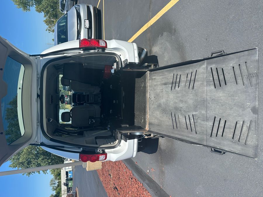 Used 2019 Dodge Grand Caravan SE - OTH Rear Entry Entry Fold Out Manual Ramp