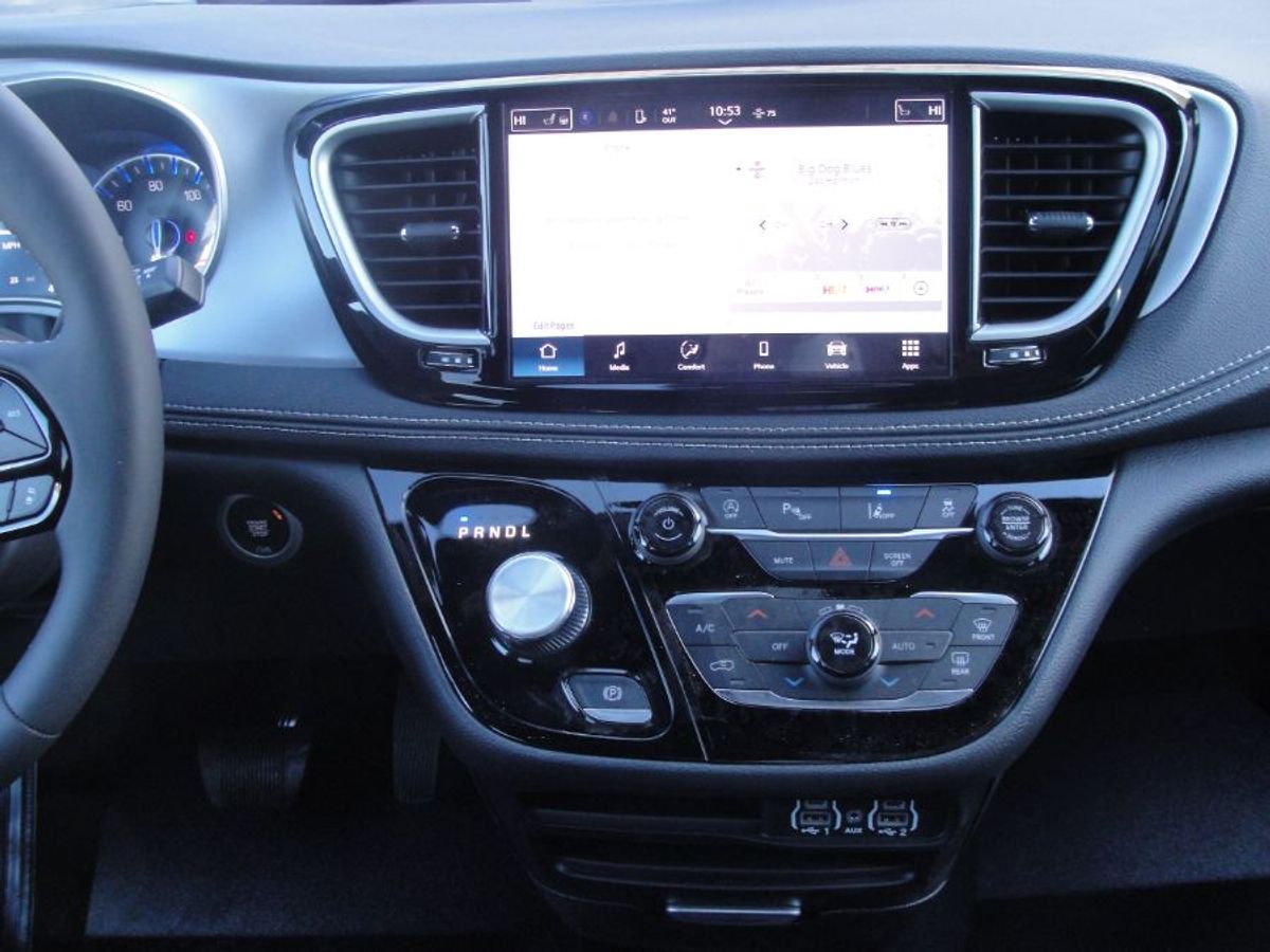 Grey Chrysler Pacifica image number 11