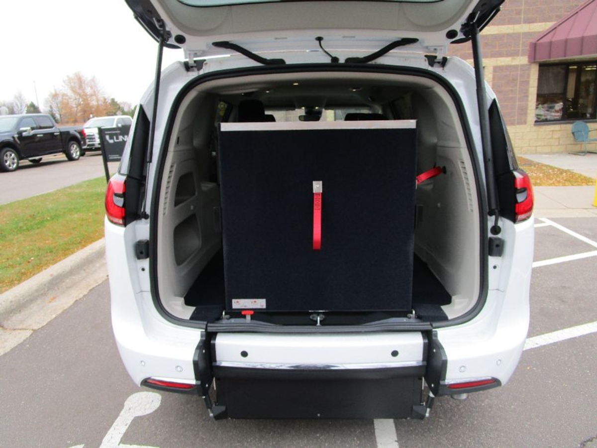 2024 CHRYSLER PACIFICA - Image 3