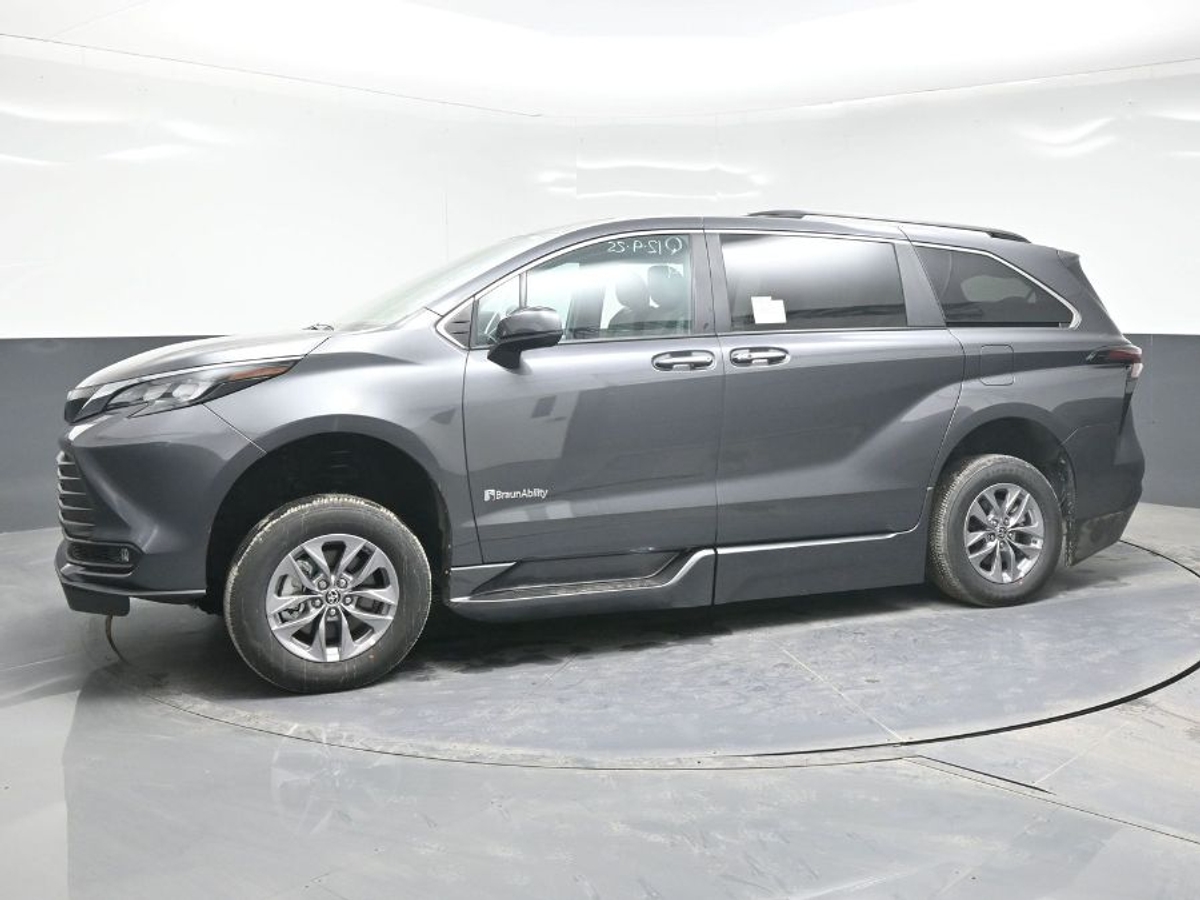 2025 TOYOTA SIENNA - Image 3