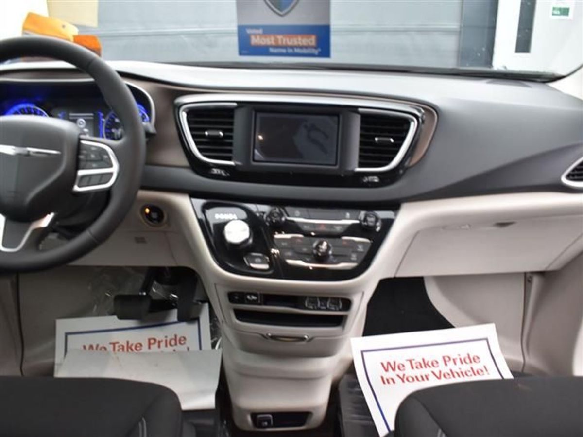 2023 CHRYSLER VOYAGER - Image 17