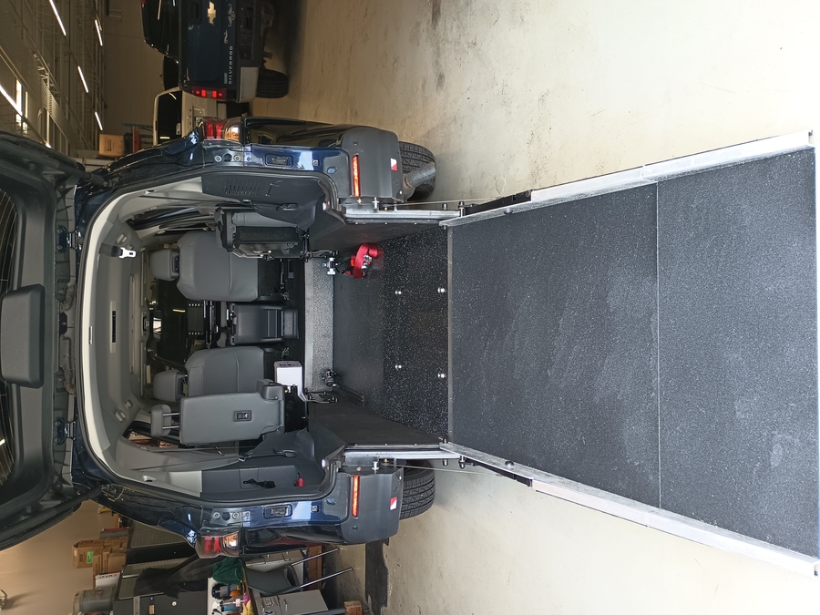 Blue Toyota Sienna image number 15