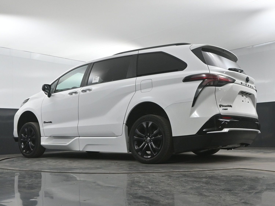 New 2025 Toyota Sienna Hybrid XSE Sport - BraunAbility Side Entry Entry Fold Out Automatic Ramp
