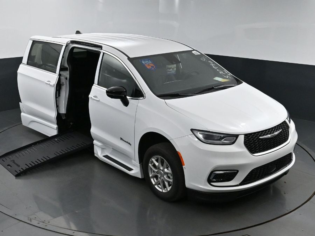 2025 CHRYSLER PACIFICA - Image 22