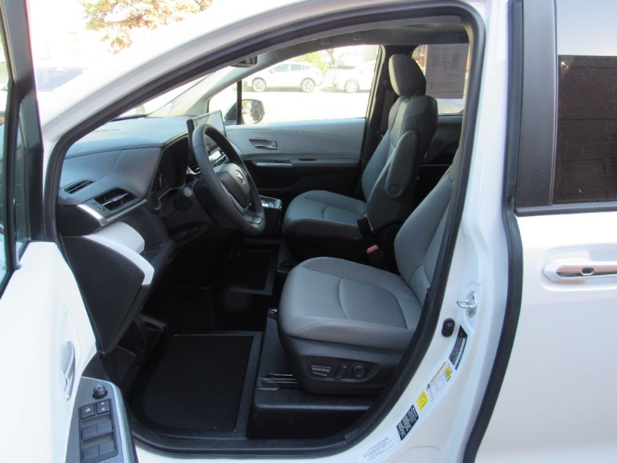 2025 TOYOTA SIENNA - Image 16