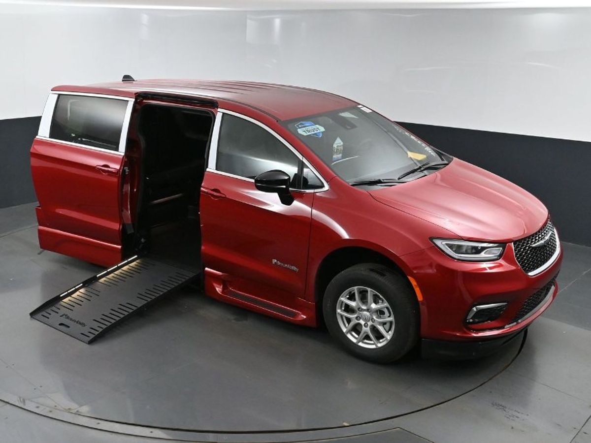 2025 CHRYSLER PACIFICA - Image 23