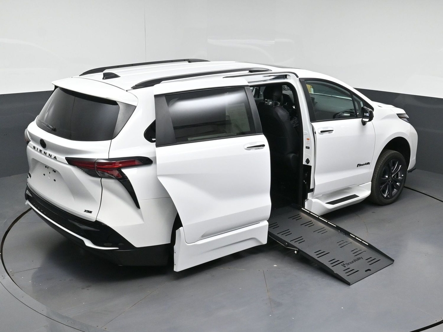 New 2026 Toyota Sienna Hybrid XSE Sport - BraunAbility Side Entry Fold Out Automatic Ramp