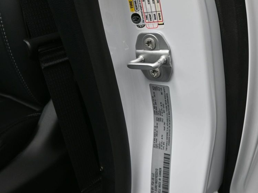 New 2026 Chrysler Pacifica Select Safety - BraunAbility Side Entry Entry Fold Out Automatic Ramp