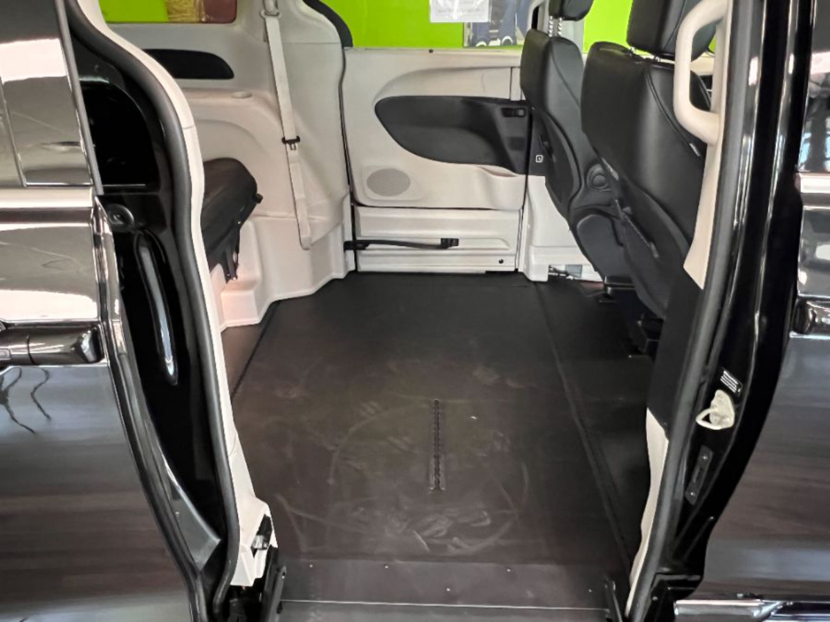 2023 CHRYSLER PACIFICA - Image 3