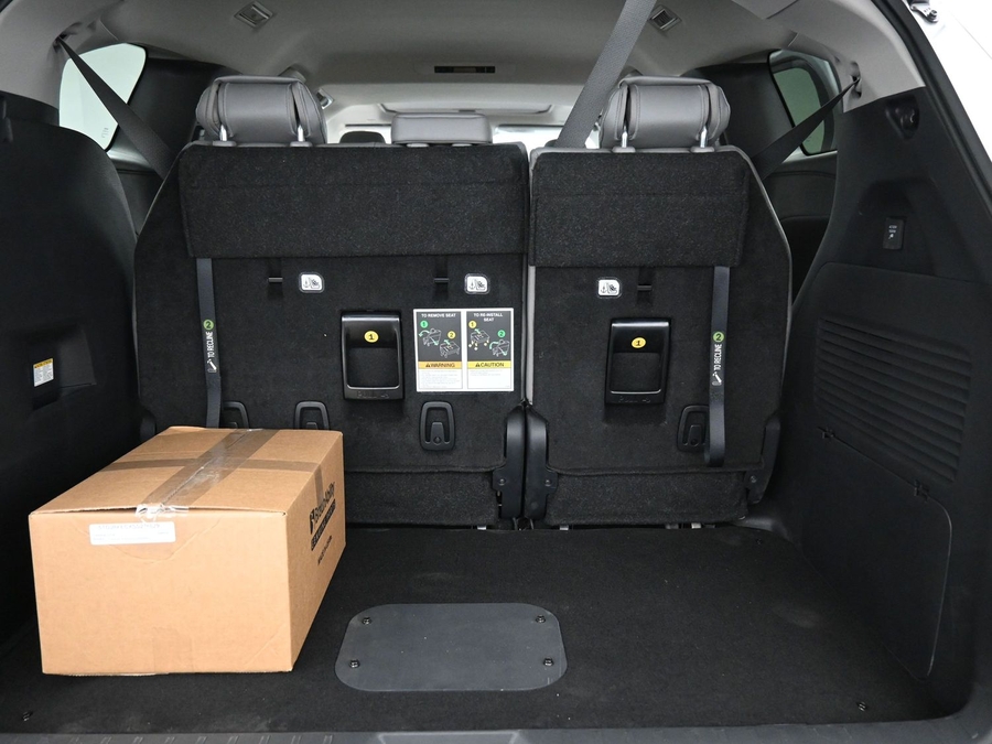 Silver Toyota Sienna image number 18