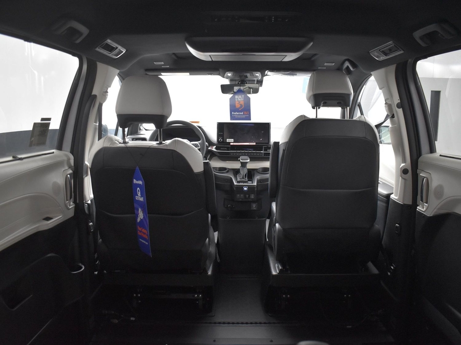 New 2025 Toyota Sienna Hybrid Platinum - BraunAbility Side Entry Entry In Floor Automatic Ramp