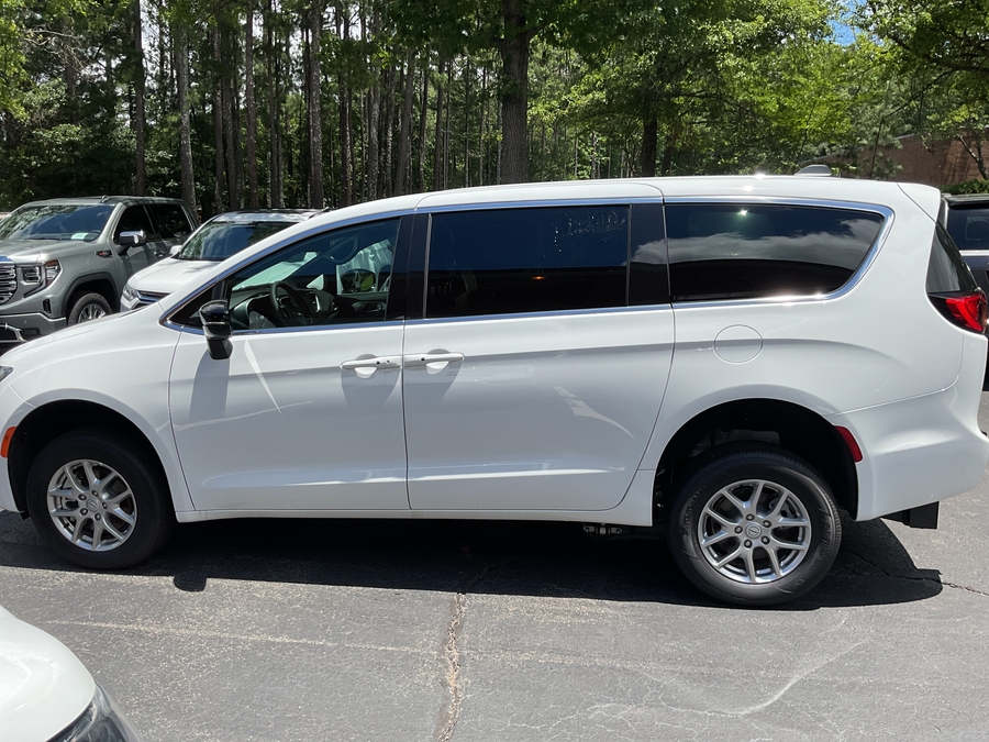 2026 Chrysler Voyager LX's photo