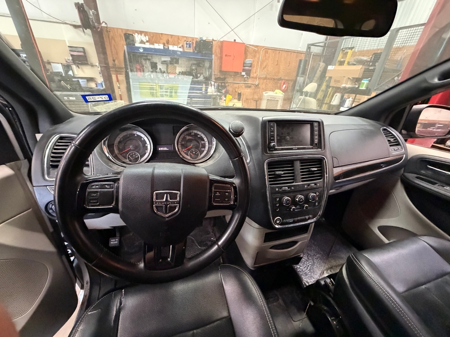 White Dodge Grand Caravan image number 7