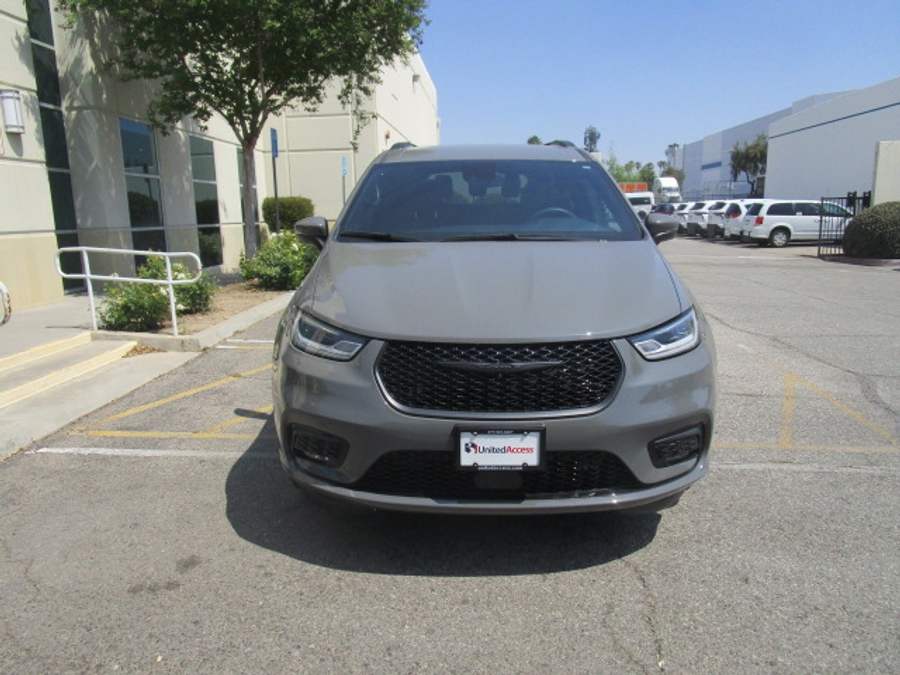 Used 2023 Chrysler Pacifica Touring L - VMI Side Entry Entry In Floor Automatic Ramp