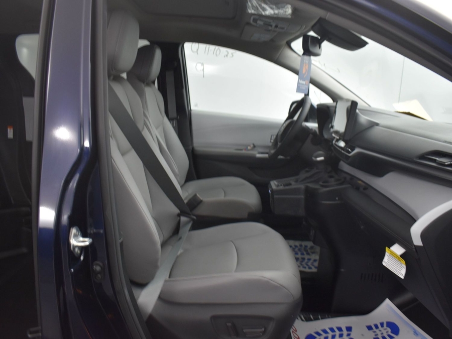 New 2025 Toyota Sienna Hybrid XLE Plus - BraunAbility Side Entry Entry In Floor Automatic Ramp