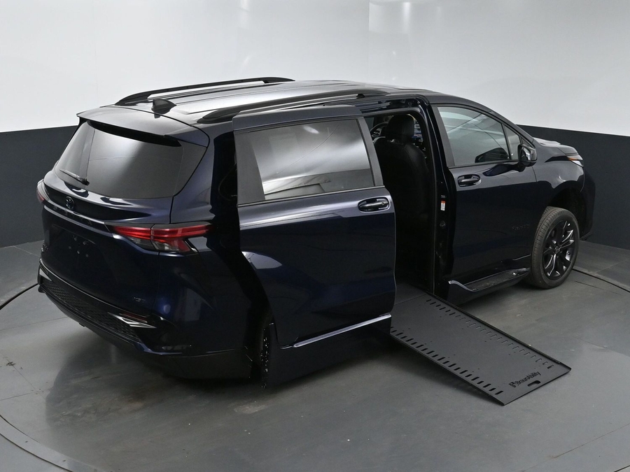 New 2025 Toyota Sienna Hybrid XSE Sport - BraunAbility Side Entry Entry In Floor Automatic Ramp