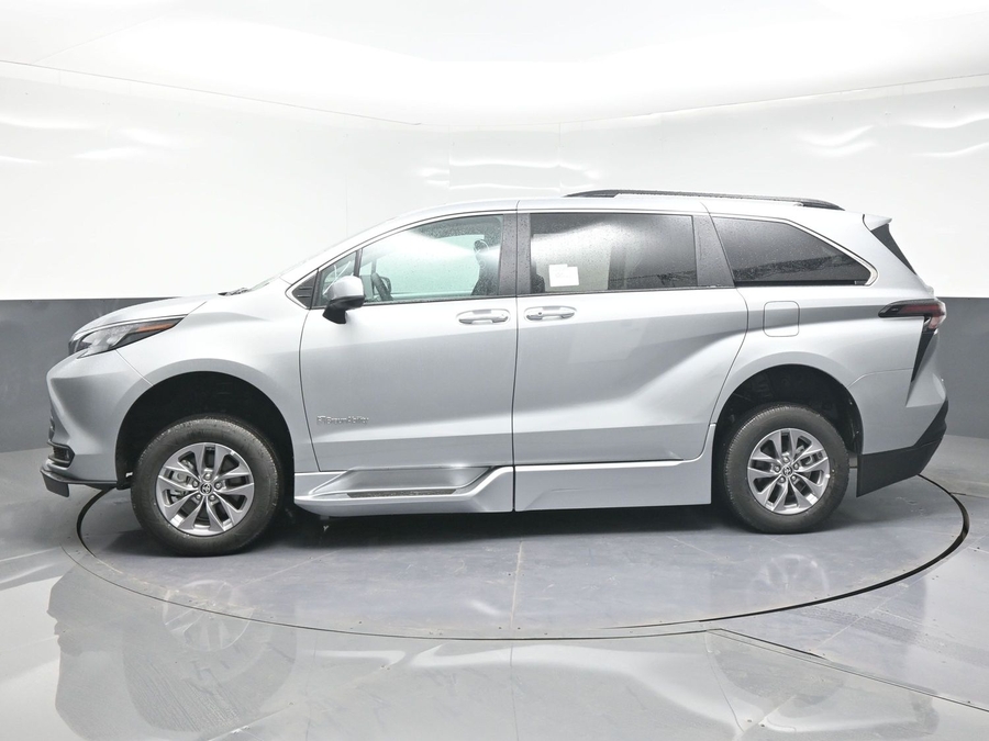 New 2025 Toyota Sienna Hybrid XLE Plus - BraunAbility Side Entry Entry Fold Out Automatic Ramp