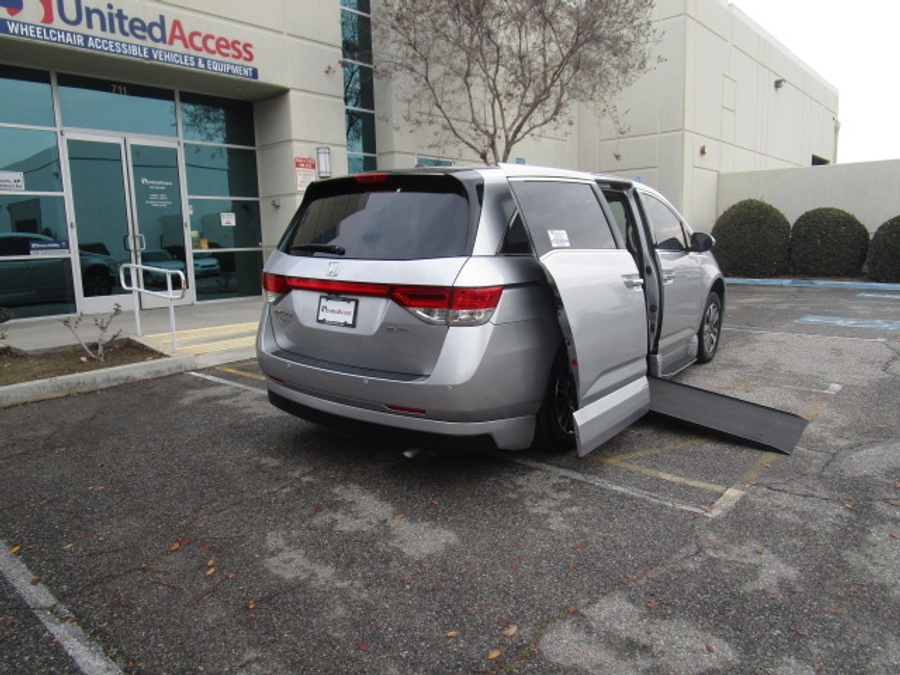 Used 2015 Honda Odyssey Touring Elite - VMI Side Entry Entry In Floor Automatic Ramp