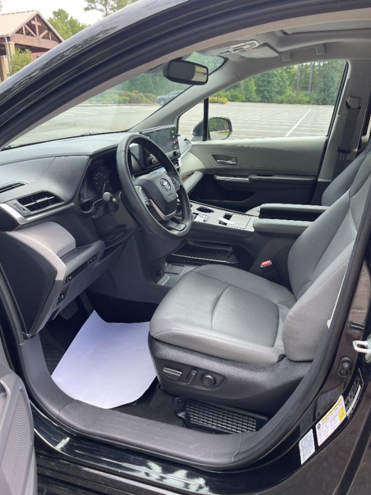 Black Toyota Sienna image number 11