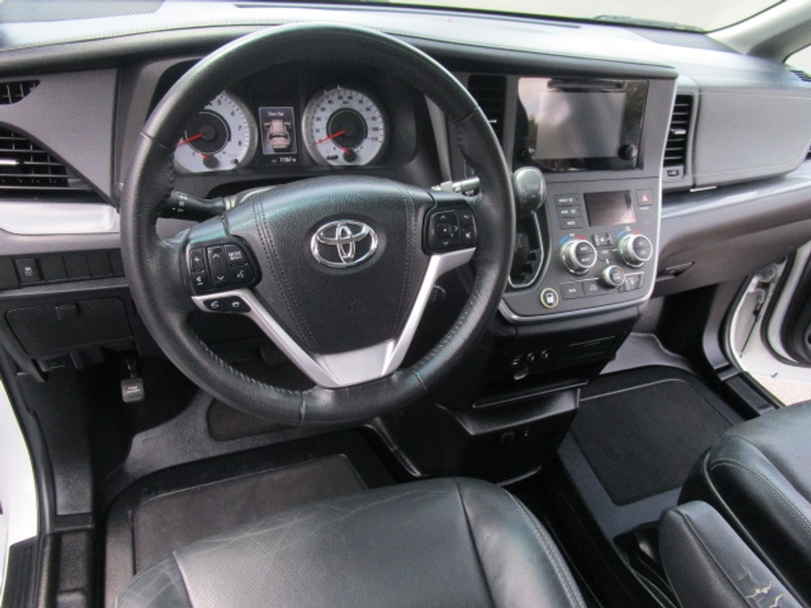 Used 2017 Toyota Sienna SE - BraunAbility Side Entry Entry In Floor Automatic Ramp
