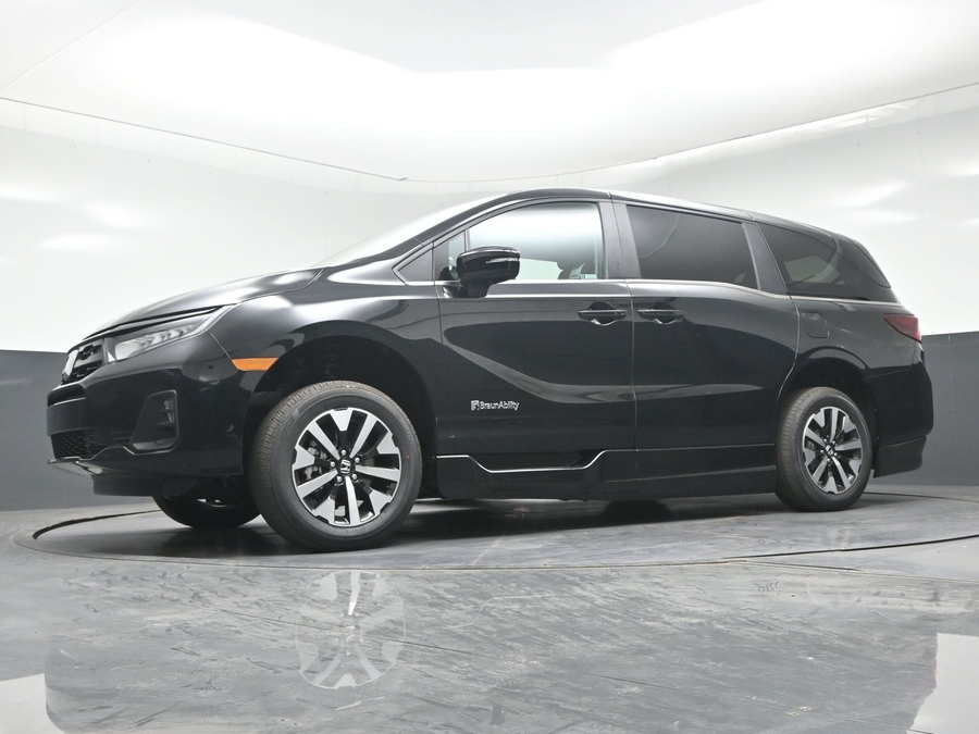 Black Honda Odyssey image number 17