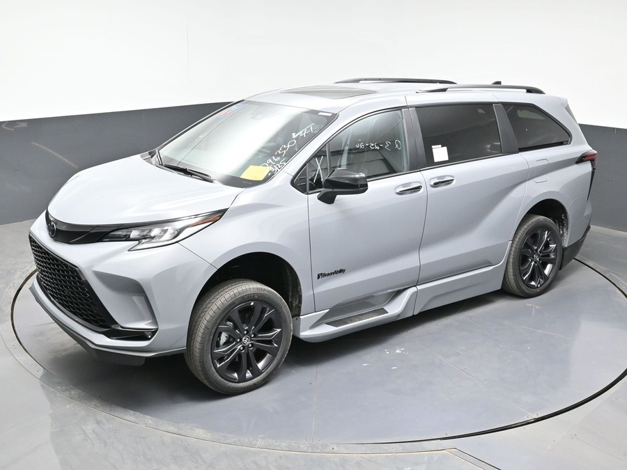 New 2026 Toyota Sienna Hybrid XSE Sport - BraunAbility Side Entry Entry In Floor Automatic Ramp