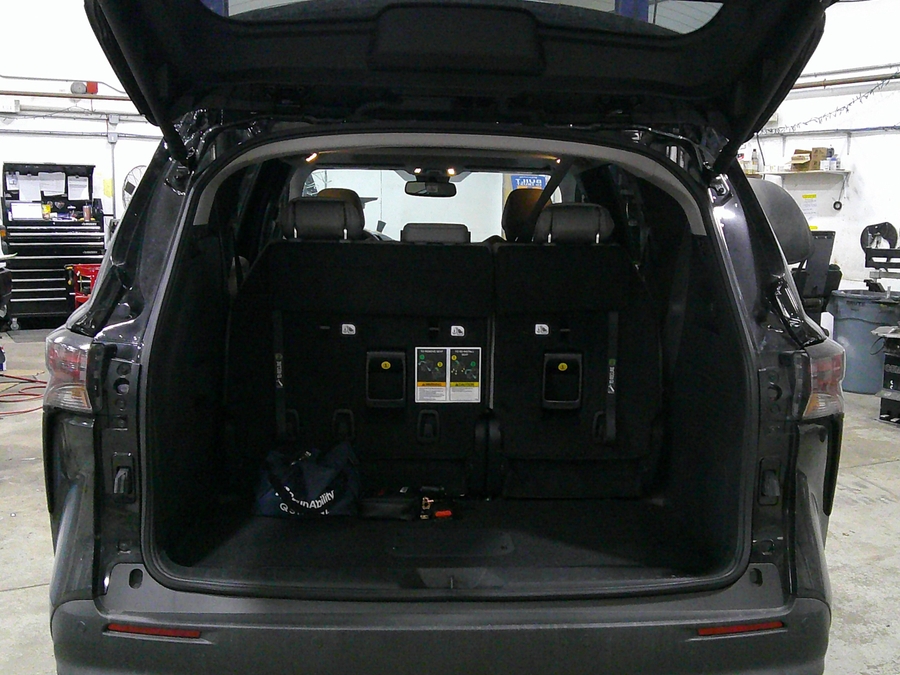Black Toyota Sienna image number 11