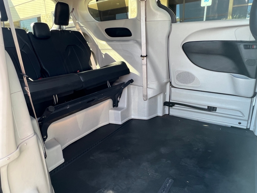 Used 2019 Chrysler Pacifica Touring L - BraunAbility Side Entry Entry Fold Out Automatic Ramp