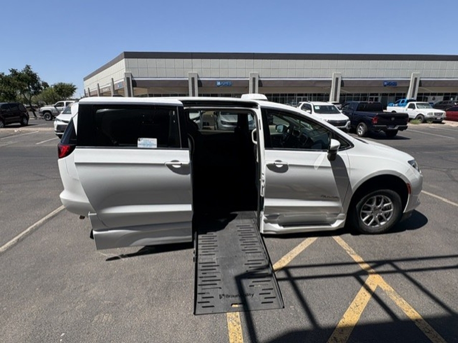 Used 2022 Chrysler Voyager LX - BraunAbility Side Entry Entry Fold Out Automatic Ramp