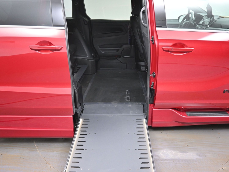 New 2026 Honda Odyssey Sport - BraunAbility Side Entry Entry In Floor Automatic Ramp
