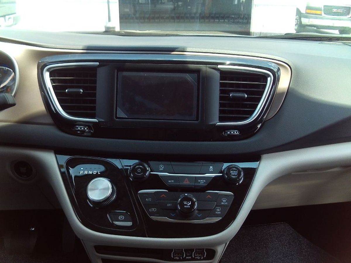 2024 CHRYSLER VOYAGER - Image 12