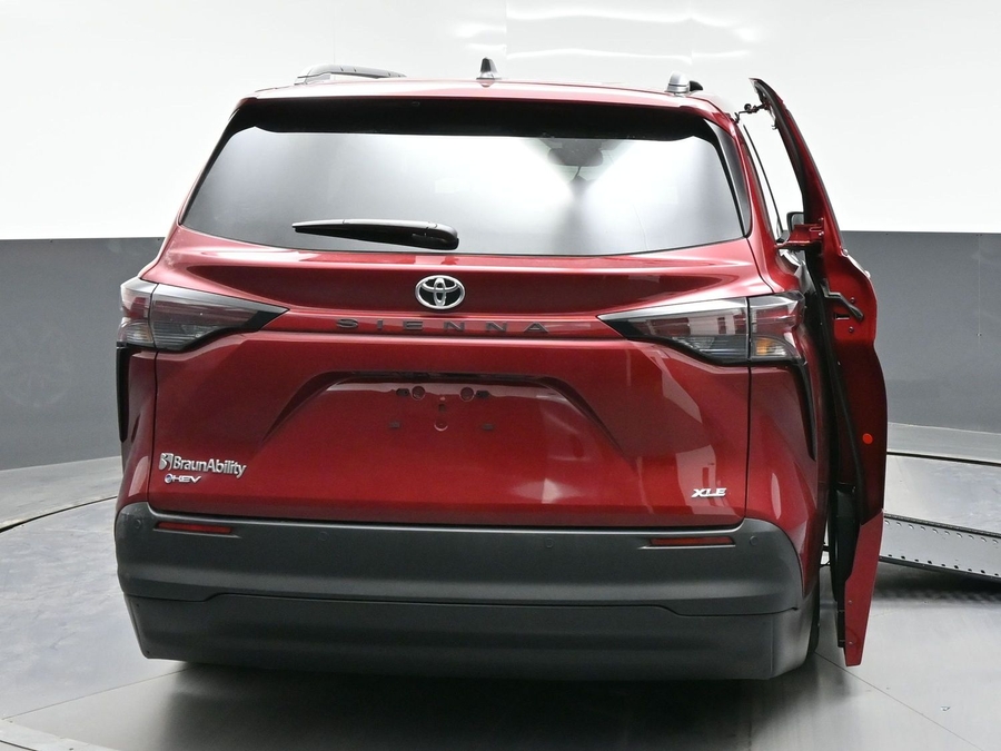Red Toyota Sienna image number 5
