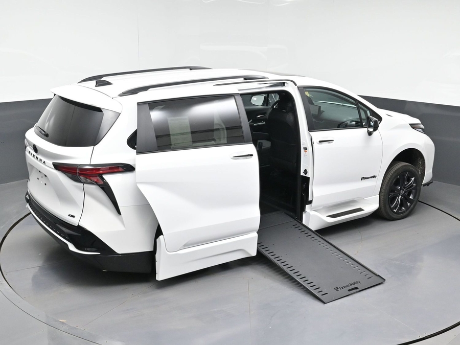 New 2026 Toyota Sienna Hybrid XSE Sport - BraunAbility Side Entry Entry In Floor Automatic Ramp