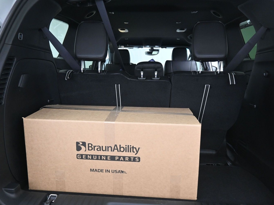 New 2026 Chrysler Pacifica Select Safety - BraunAbility Side Entry Entry Fold Out Automatic Ramp