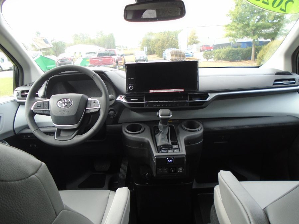 2025 TOYOTA SIENNA - Image 3