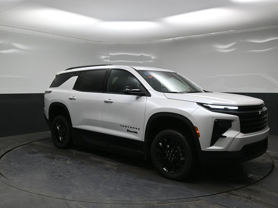 New 2025 Chevrolet Traverse 1LT Midnight - BraunAbility Side Entry Entry In Floor Automatic Ramp