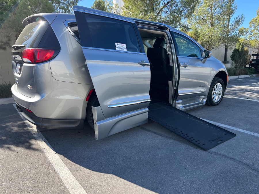 Used 2019 Chrysler Pacifica Touring L - BraunAbility Side Entry Entry In Floor Automatic Ramp