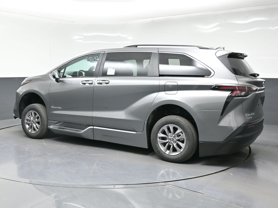 New 2026 Toyota Sienna Hybrid XLE Add - BraunAbility Side Entry Entry Fold Out Automatic Ramp