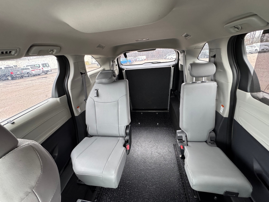 2023 TOYOTA SIENNA - Image 8