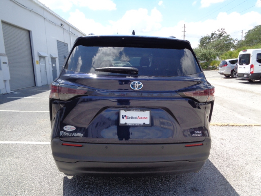 Used 2024 Toyota Sienna Hybrid XLE - BraunAbility Side Entry Fold Out Automatic Ramp