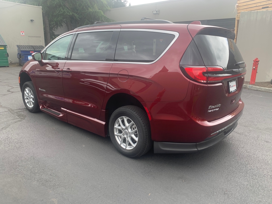 Used 2022 Chrysler Pacifica Touring L - BraunAbility Side Entry Fold Out Automatic Ramp