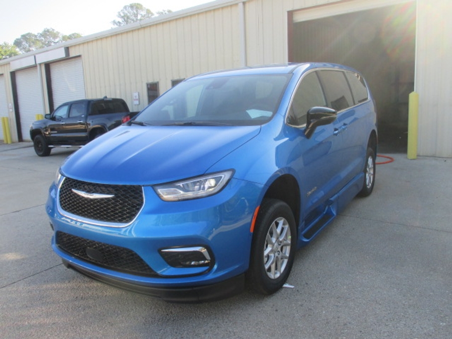 Blue Chrysler Pacifica image number 2