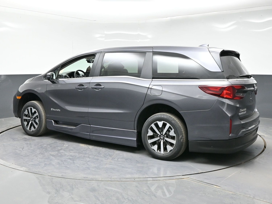 Grey Honda Odyssey image number 3