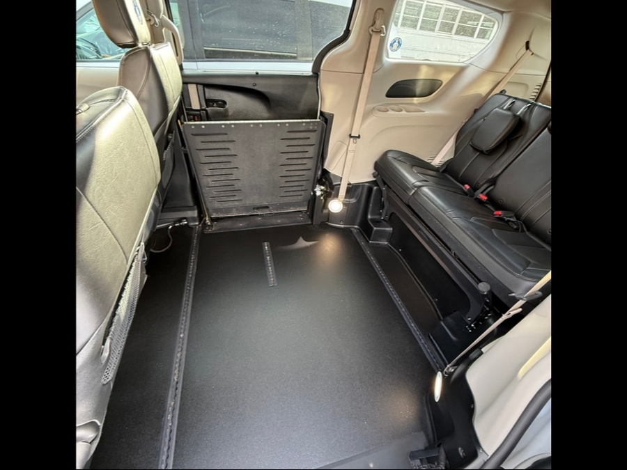 Used 2021 Chrysler Voyager LXi - BraunAbility Commercial Side Entry Entry Fold Out Manual Ramp