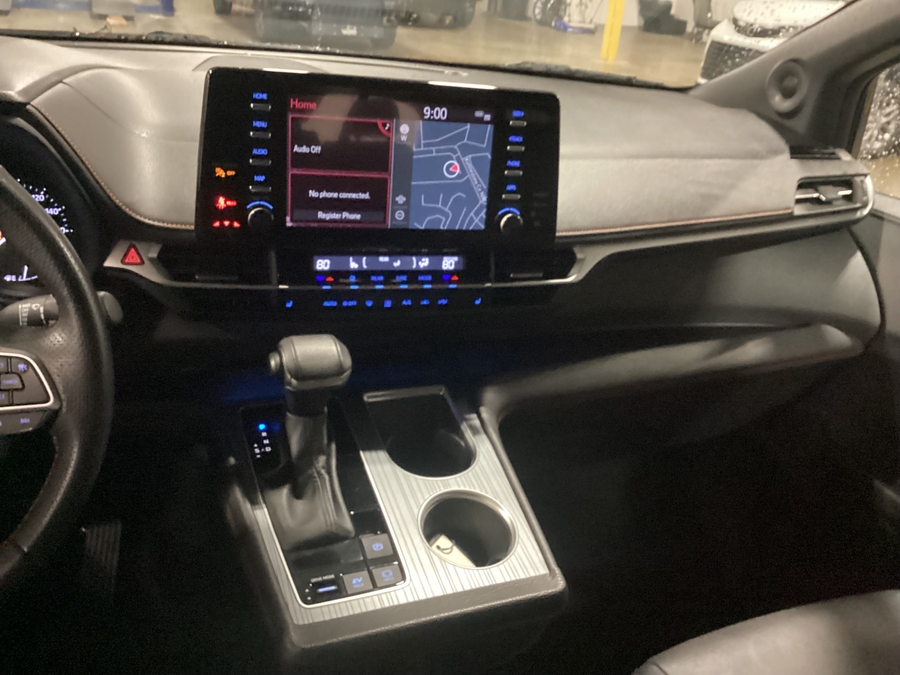 Blue Toyota Sienna image number 6