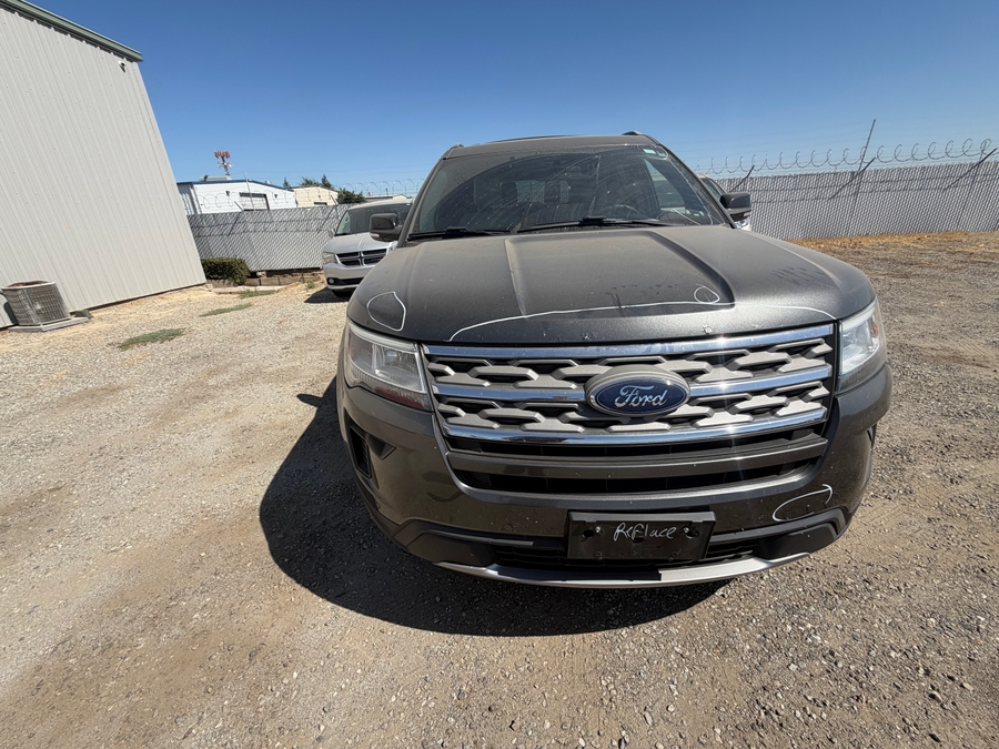 Ford Explorer image number 2