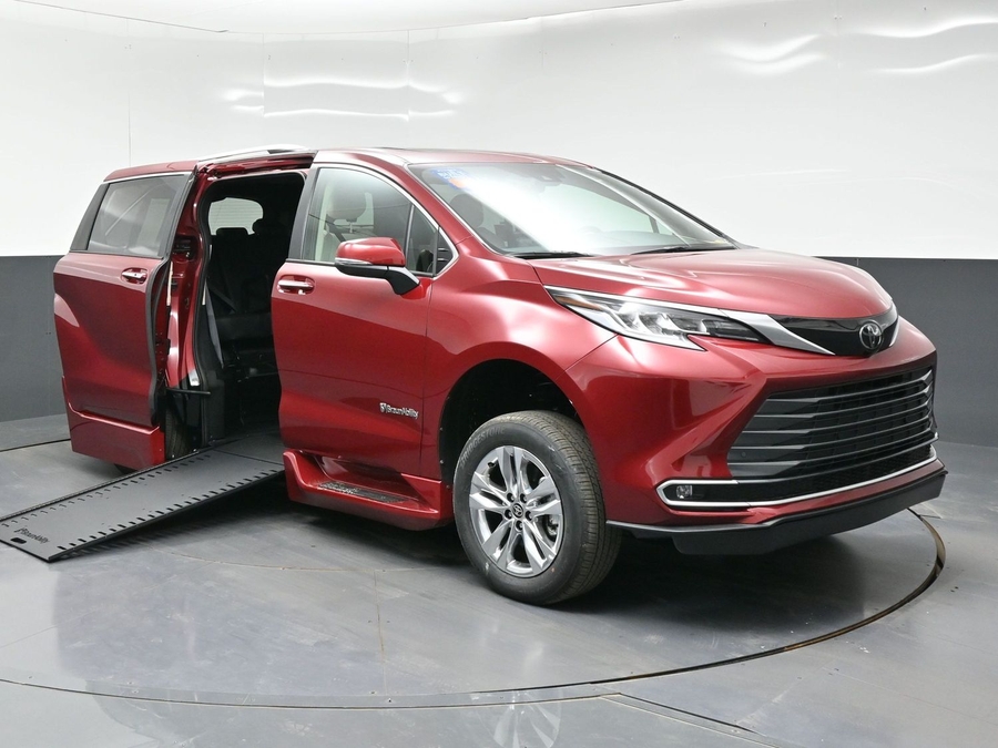 New 2026 Toyota Sienna Hybrid Limited - BraunAbility Side Entry In Floor Automatic Ramp