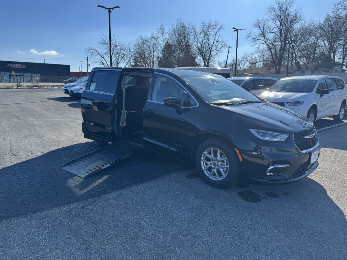 2024 CHRYSLER PACIFICA - Image 2