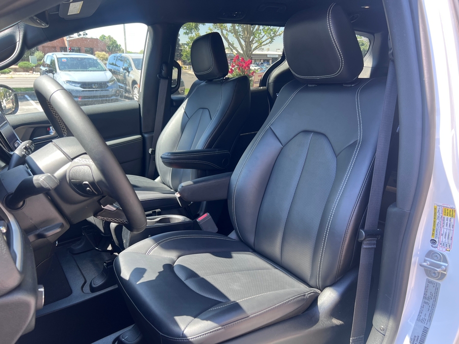 Used 2025 Chrysler Pacifica Select Safety - BraunAbility Side Entry Fold Out Automatic Ramp