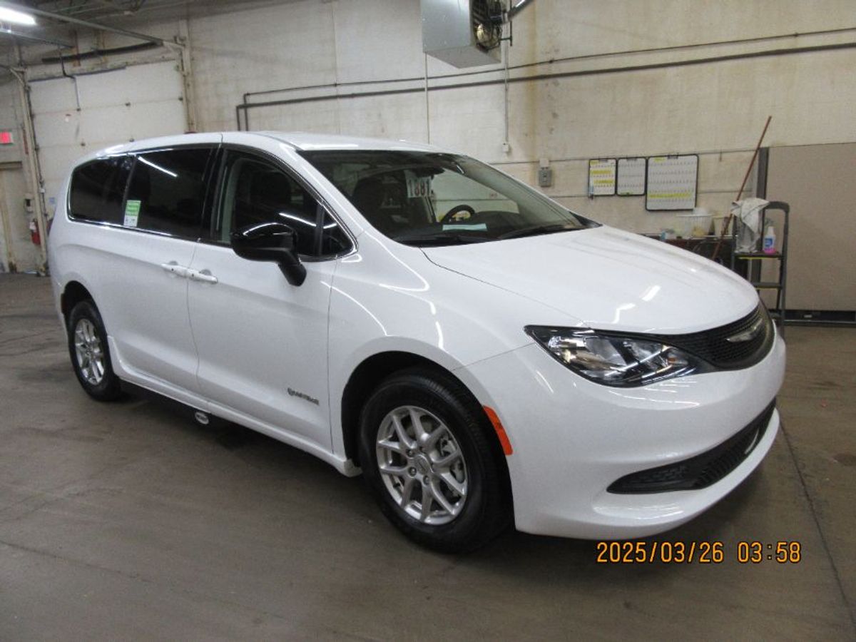 2024 CHRYSLER VOYAGER - Image 18